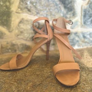 Womens 8.5 cream/tan skinny heels